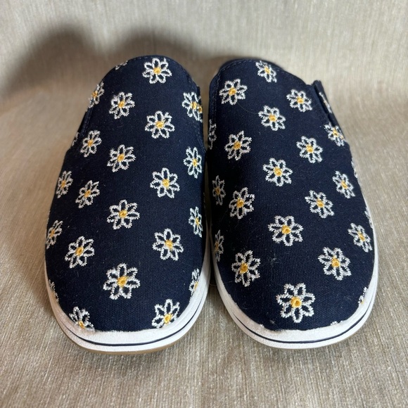 CLARKS CLOUDSTEPPER Sz 7 Slip On Comfort Mules With Daisies - Picture 2 of 9